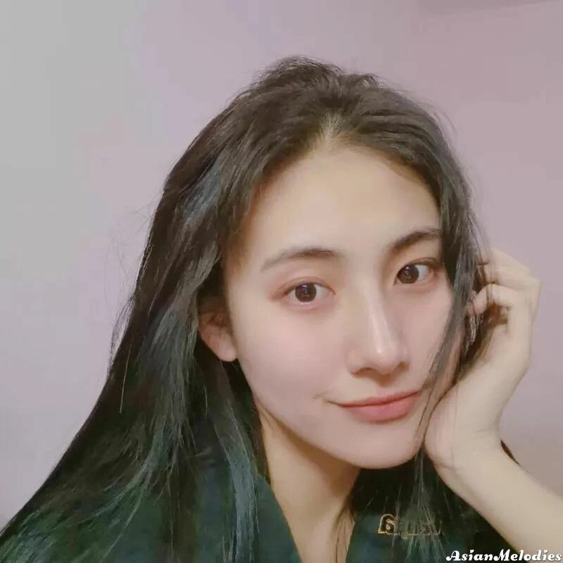 Lili Profile image 1