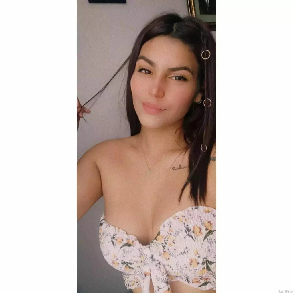 Sandra Profile image 3
