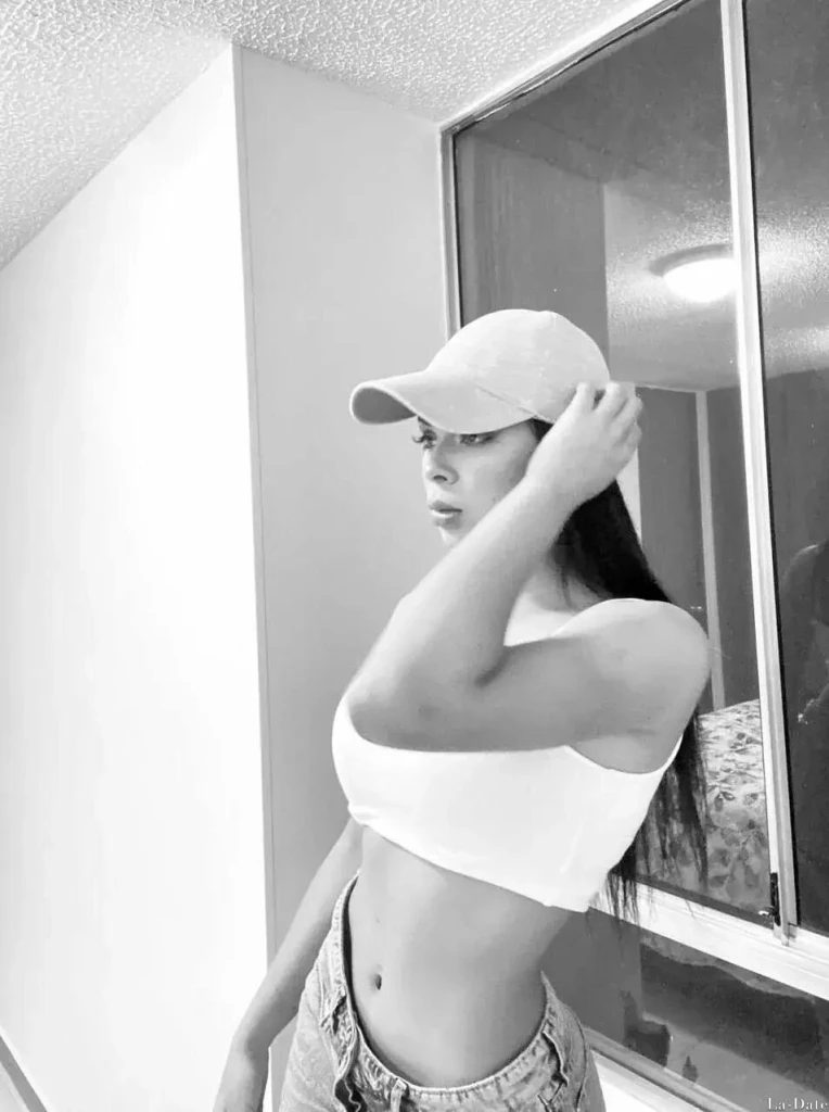 Alejandra Profile image 4