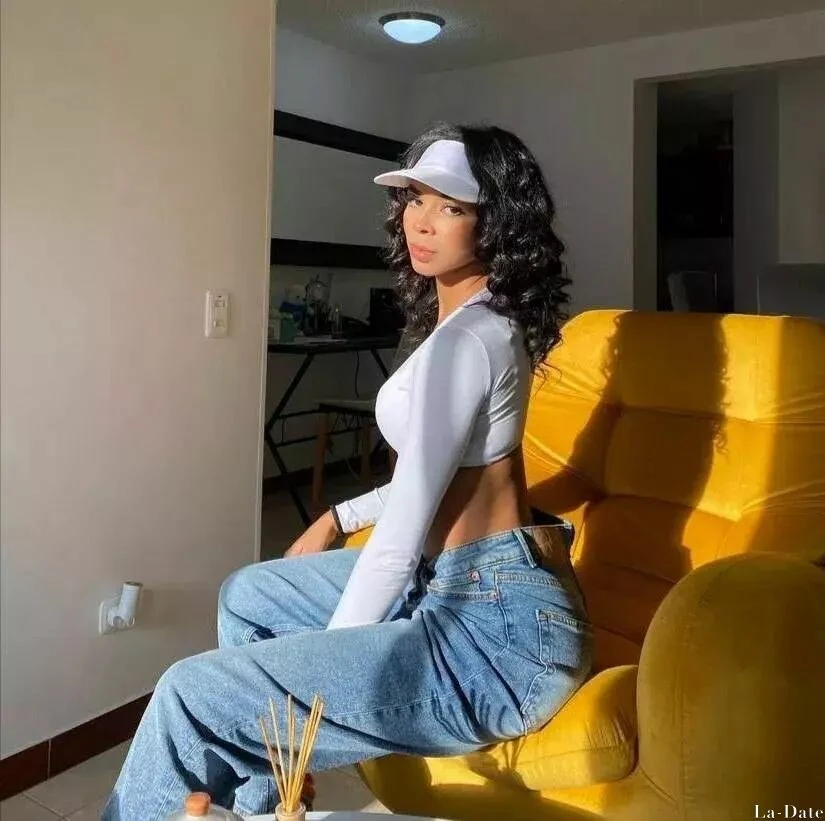 Alejandra Profile image 1